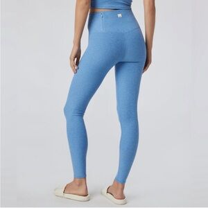 NEW Vuori Clean Elevation
Women's Performance
Leggings Isle Blue Heather